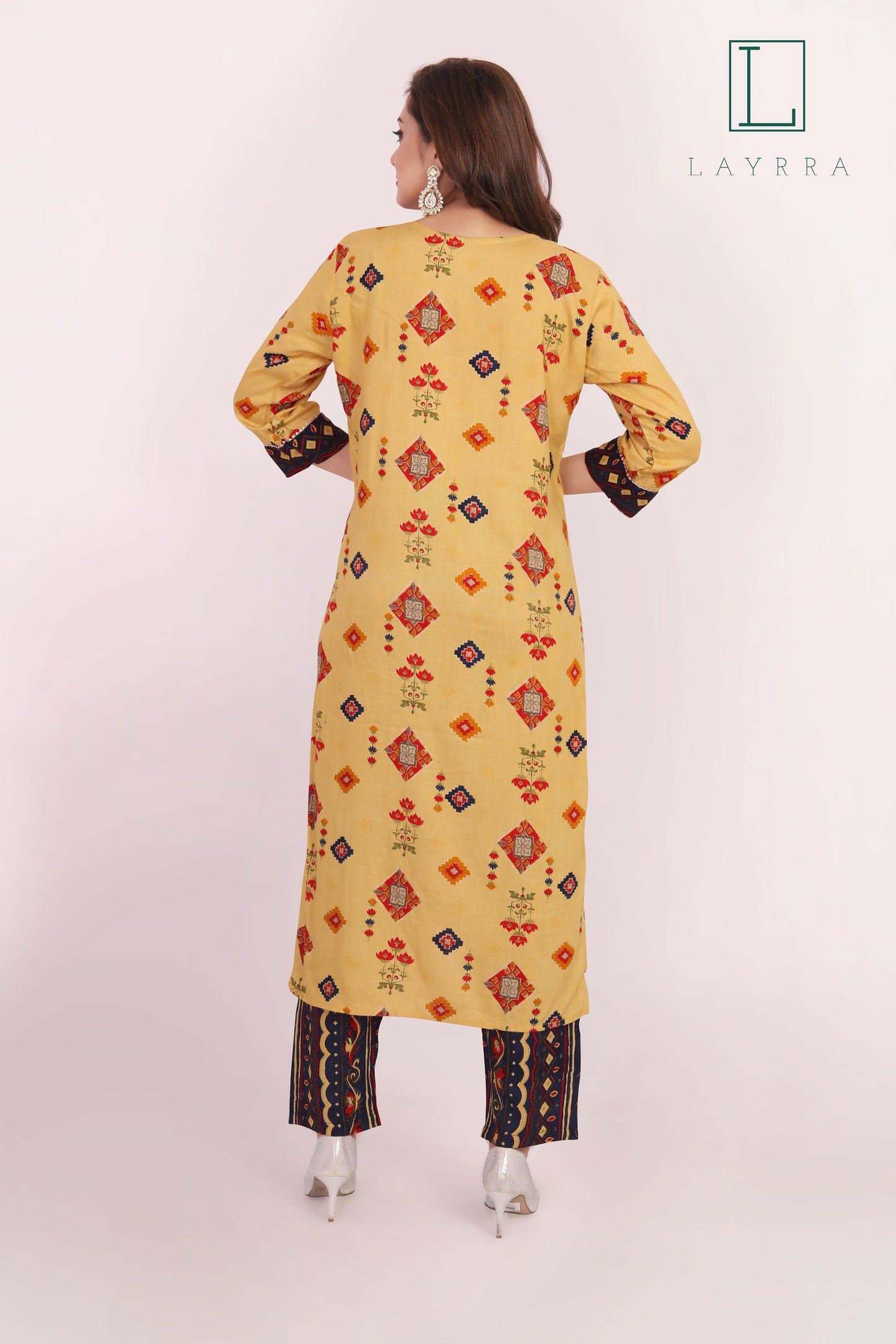 Women Yellow Ethnic Abstract Print Kurta with Pants - Complete Set