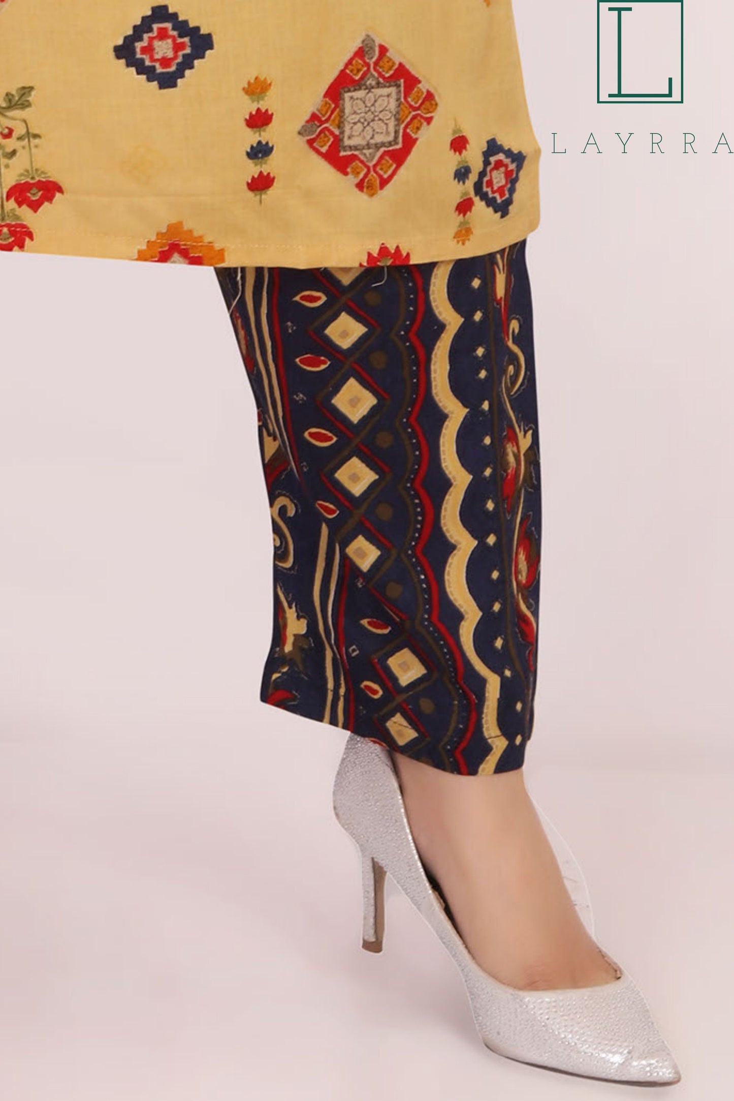 Women Yellow Ethnic Abstract Print Kurta with Pants - Complete Set