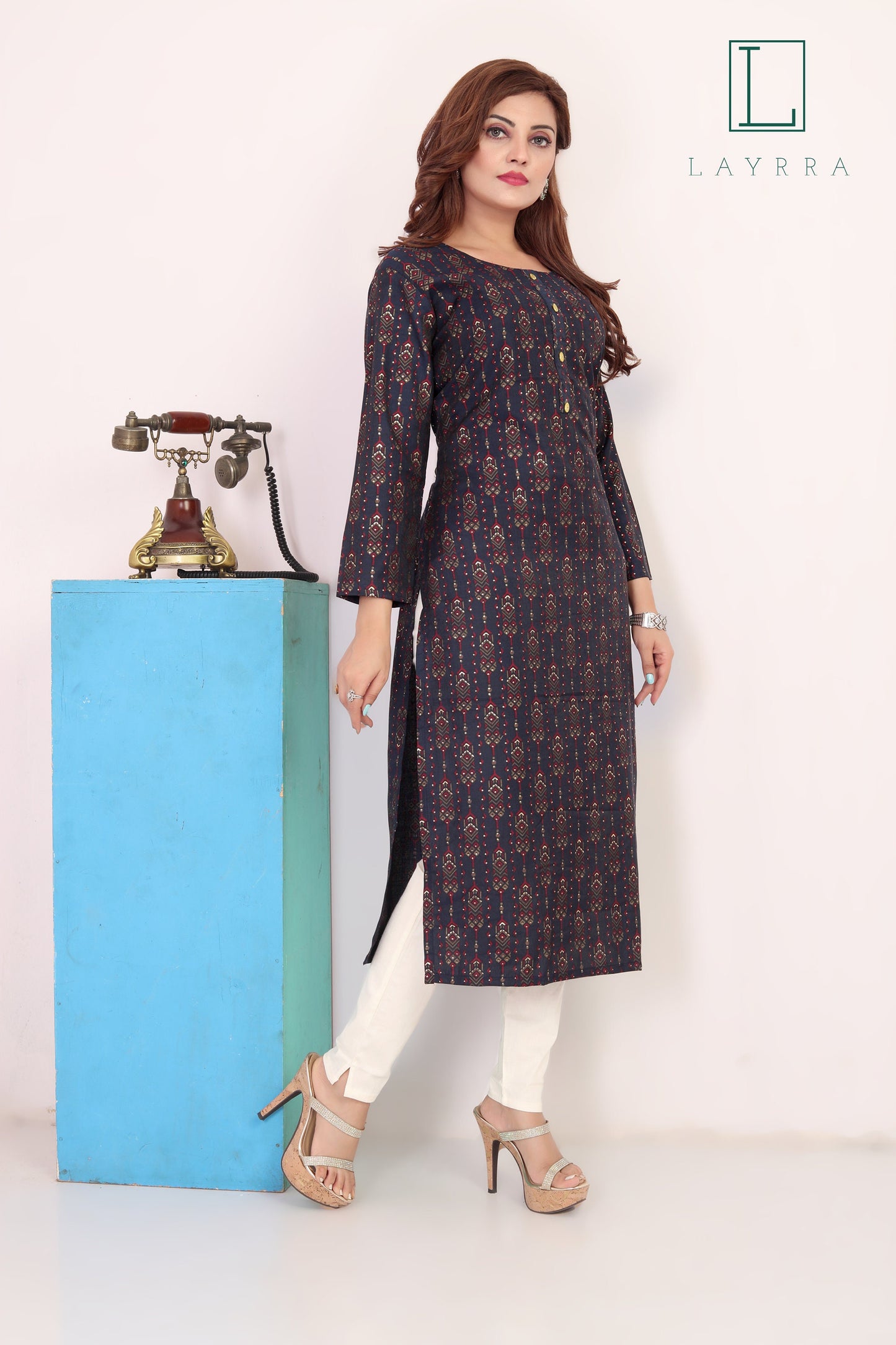 Women Navy Blue & Bronze Ethnic Motifs Print Kurta with Trousers