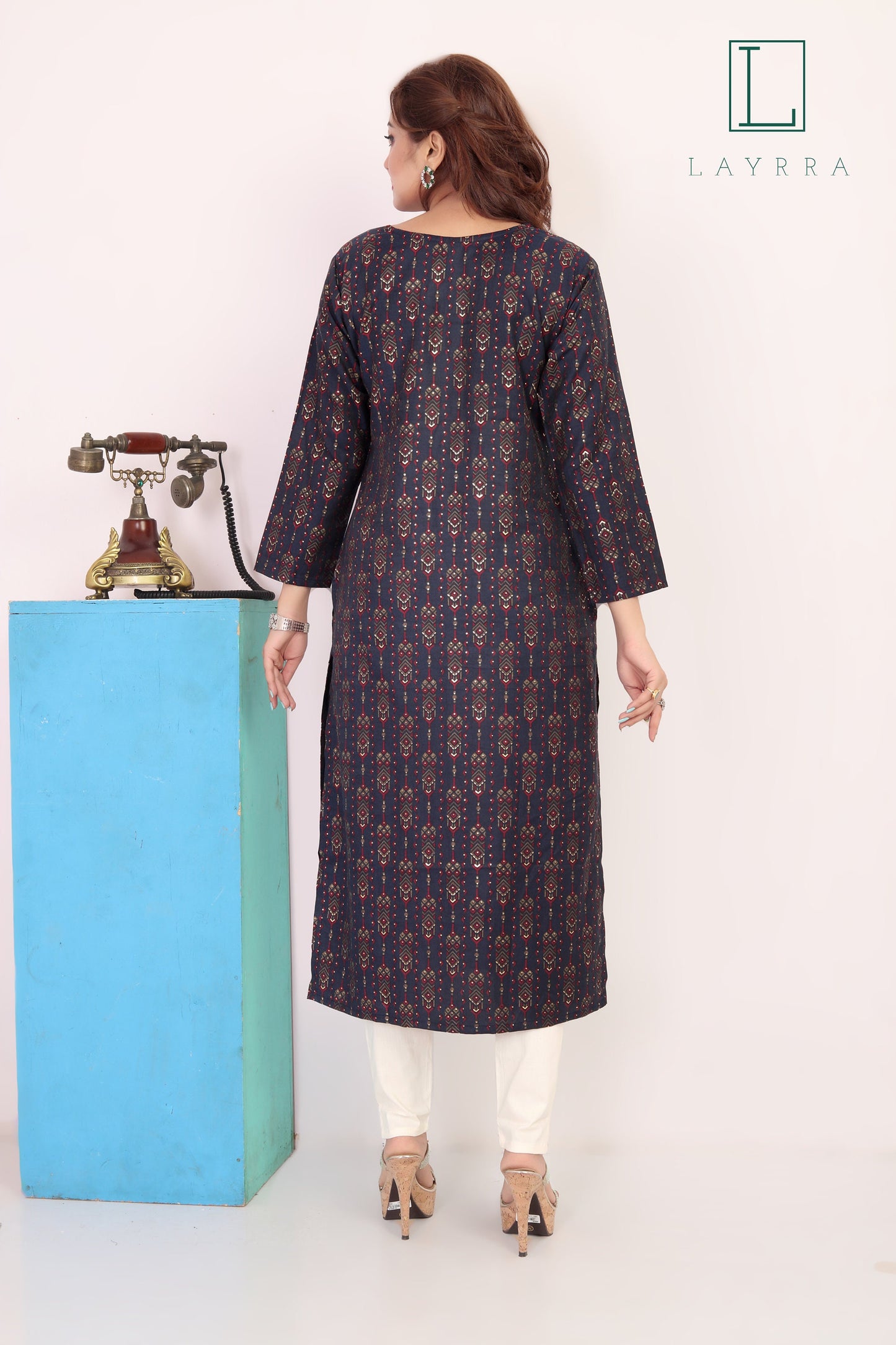 Women Navy Blue & Bronze Ethnic Motifs Print Kurta with Trousers