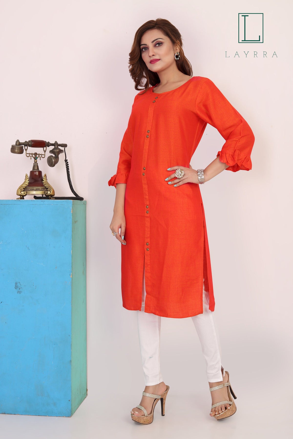 Women Orange Red Pearlescent Ethnic Plain Kurta with Trousers