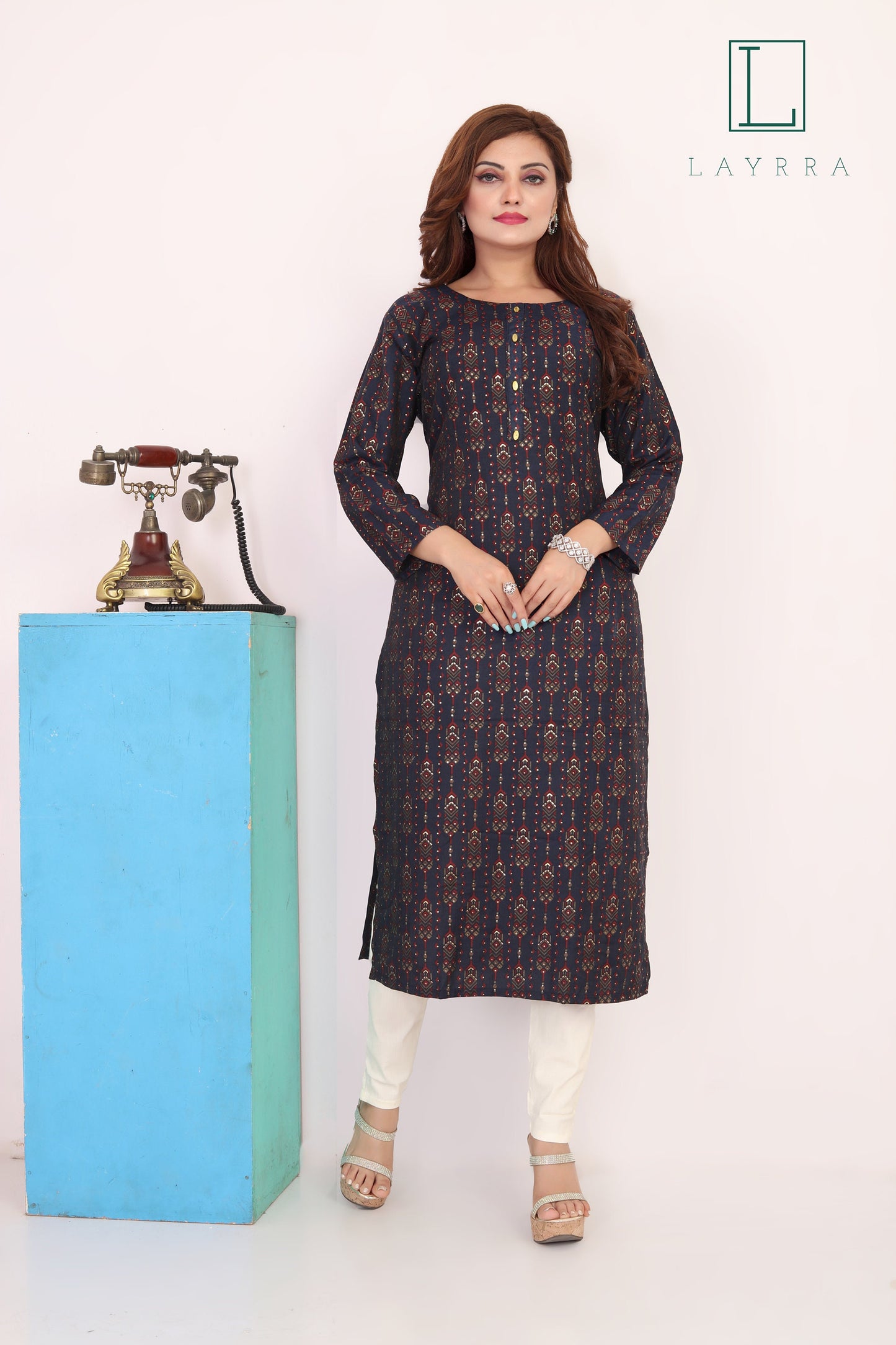 Women Navy Blue & Bronze Ethnic Motifs Print Kurta with Trousers