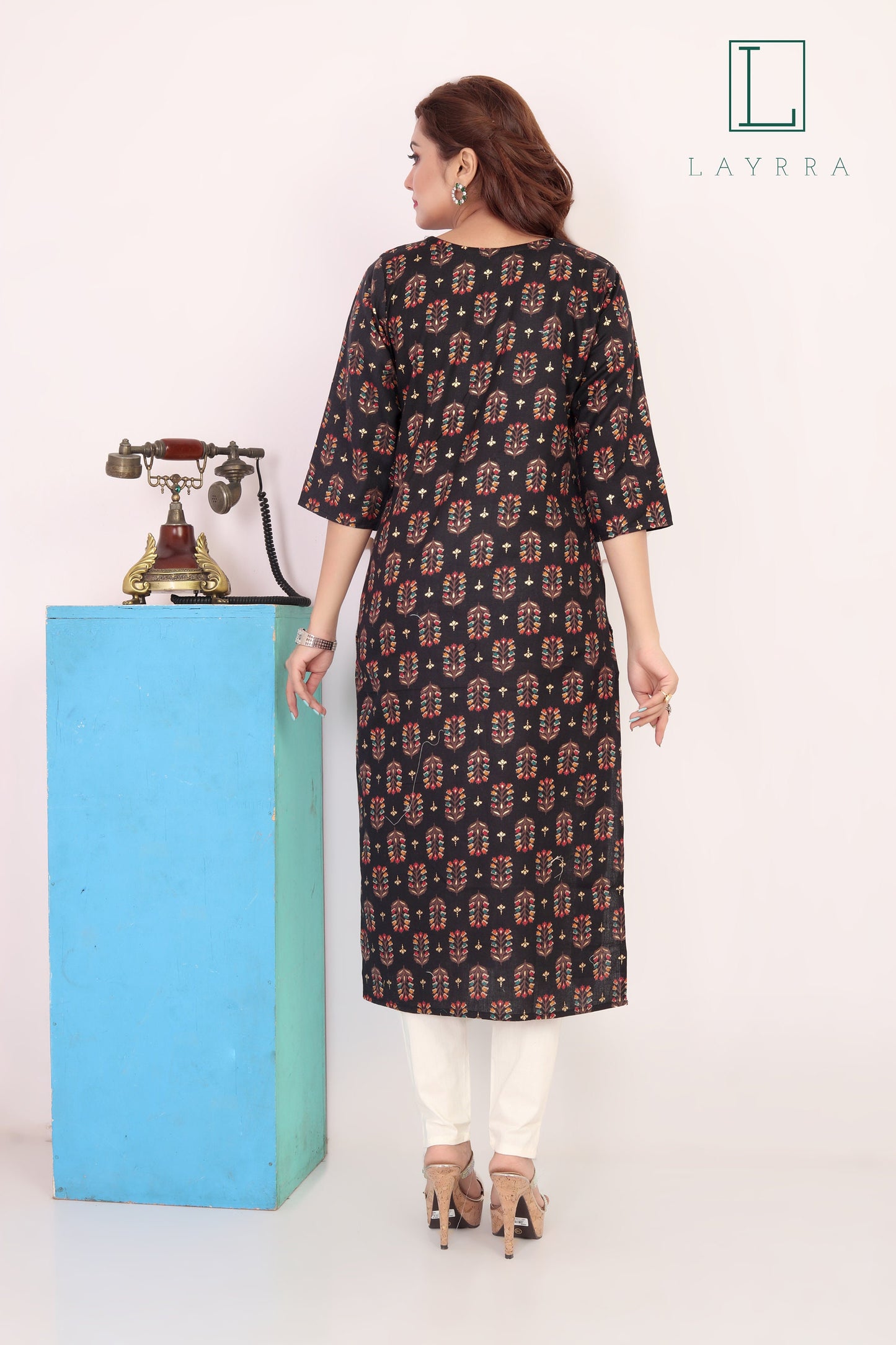 Women Black Ethnic Motifs Print Kurta with Trousers