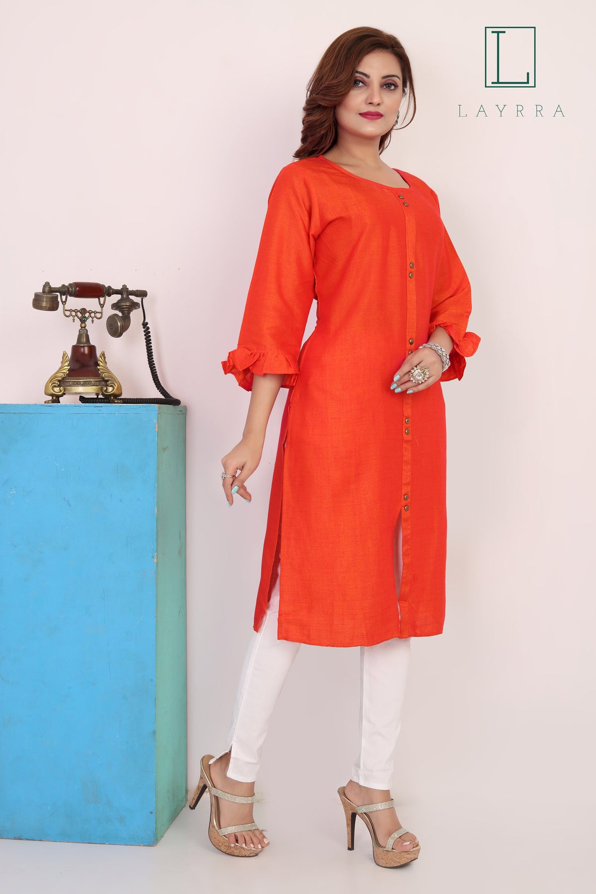 Women Orange Red Pearlescent Ethnic Plain Kurta with Trousers