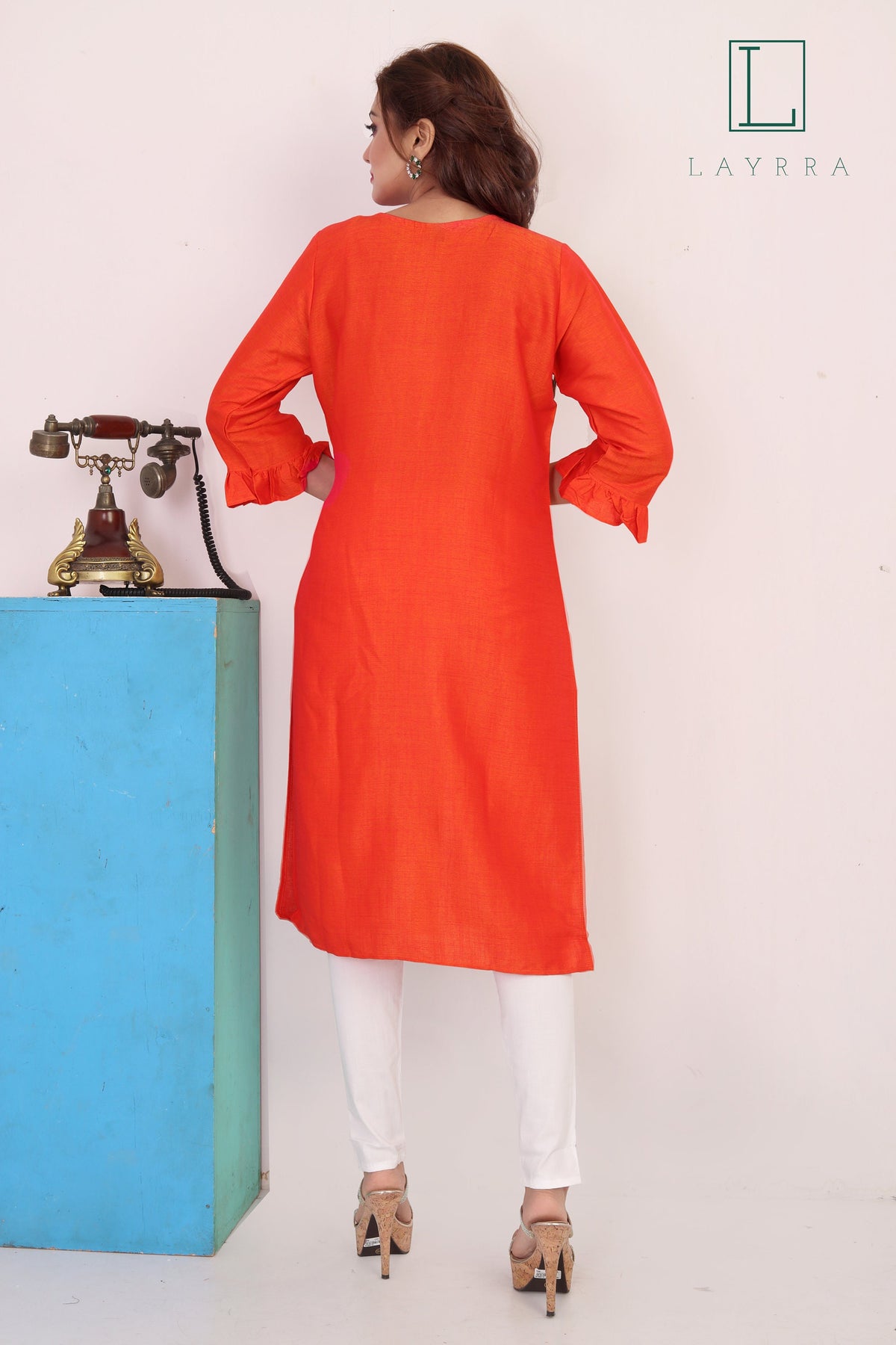 Women Orange Red Pearlescent Ethnic Plain Kurta with Trousers