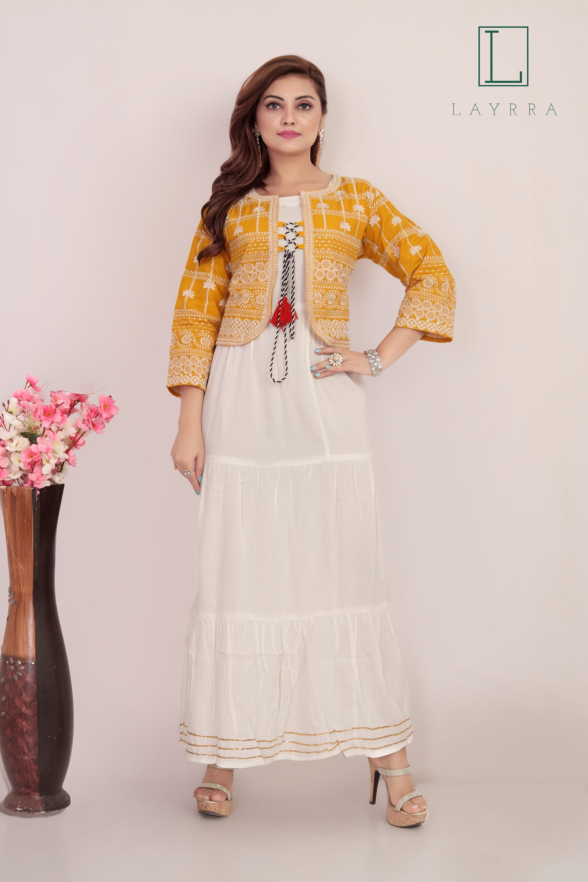 White kurti clearance with koti