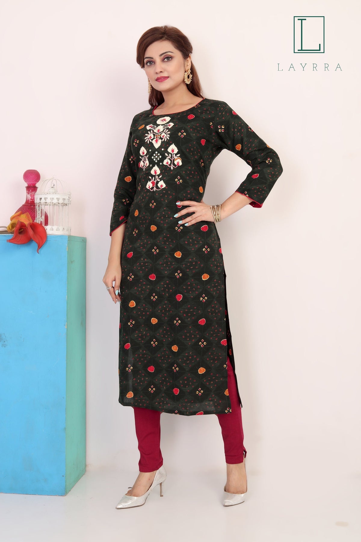 Women Green Ethnic Bandhani Print Embroidered Mirror Work Kurta with Trousers