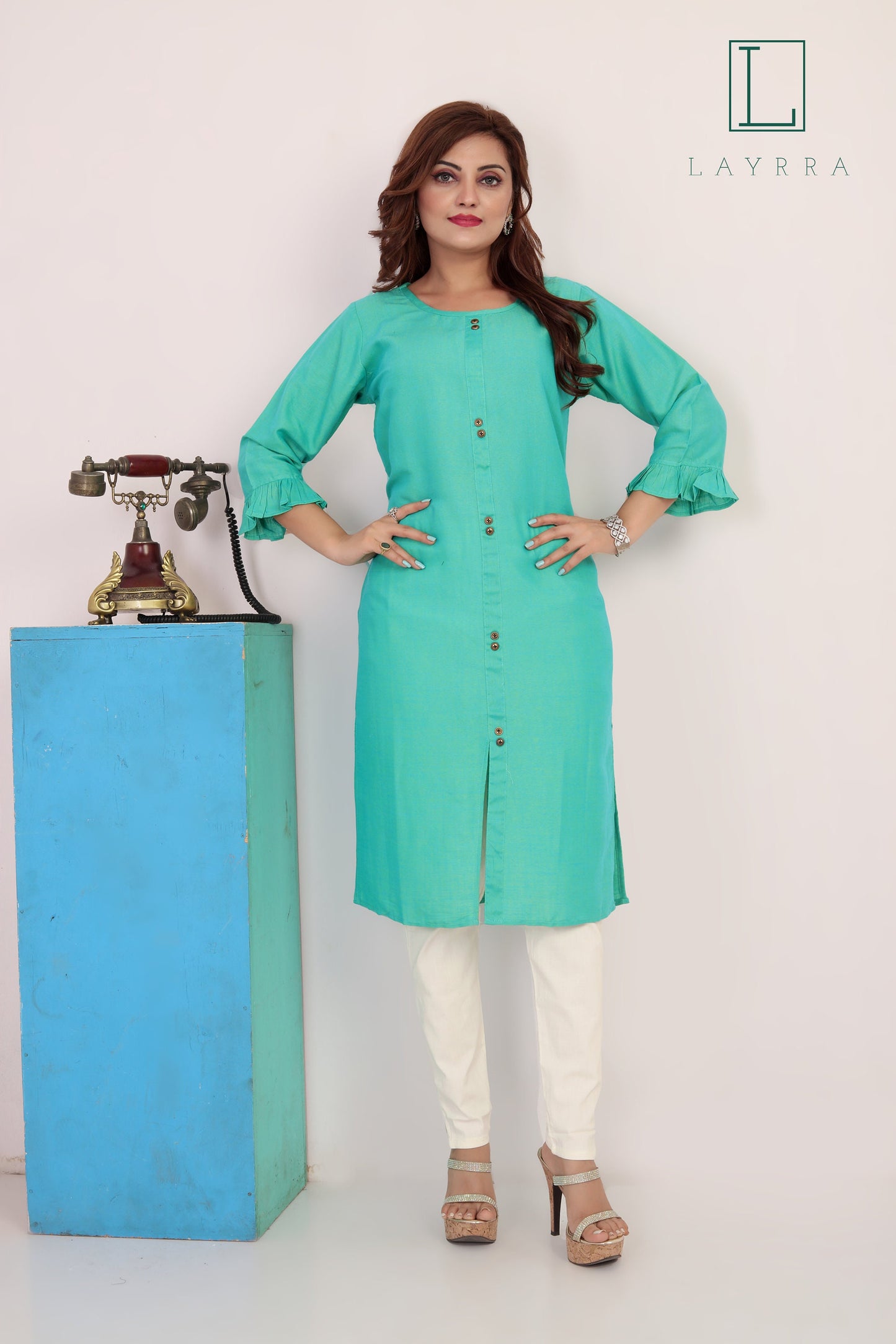 Women Bluish Green Pearlescent Ethnic Plain Kurta with Trousers