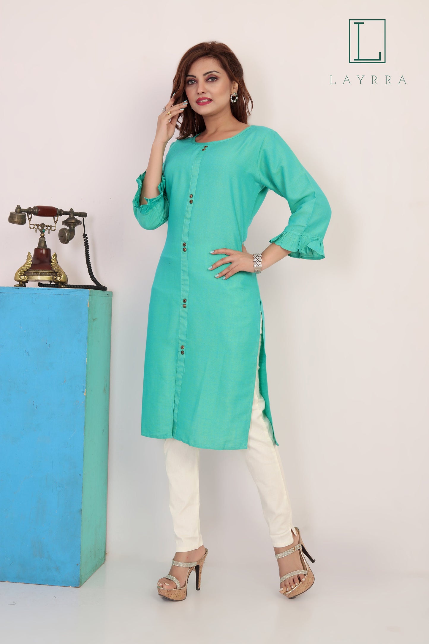 Women Bluish Green Pearlescent Ethnic Plain Kurta with Trousers