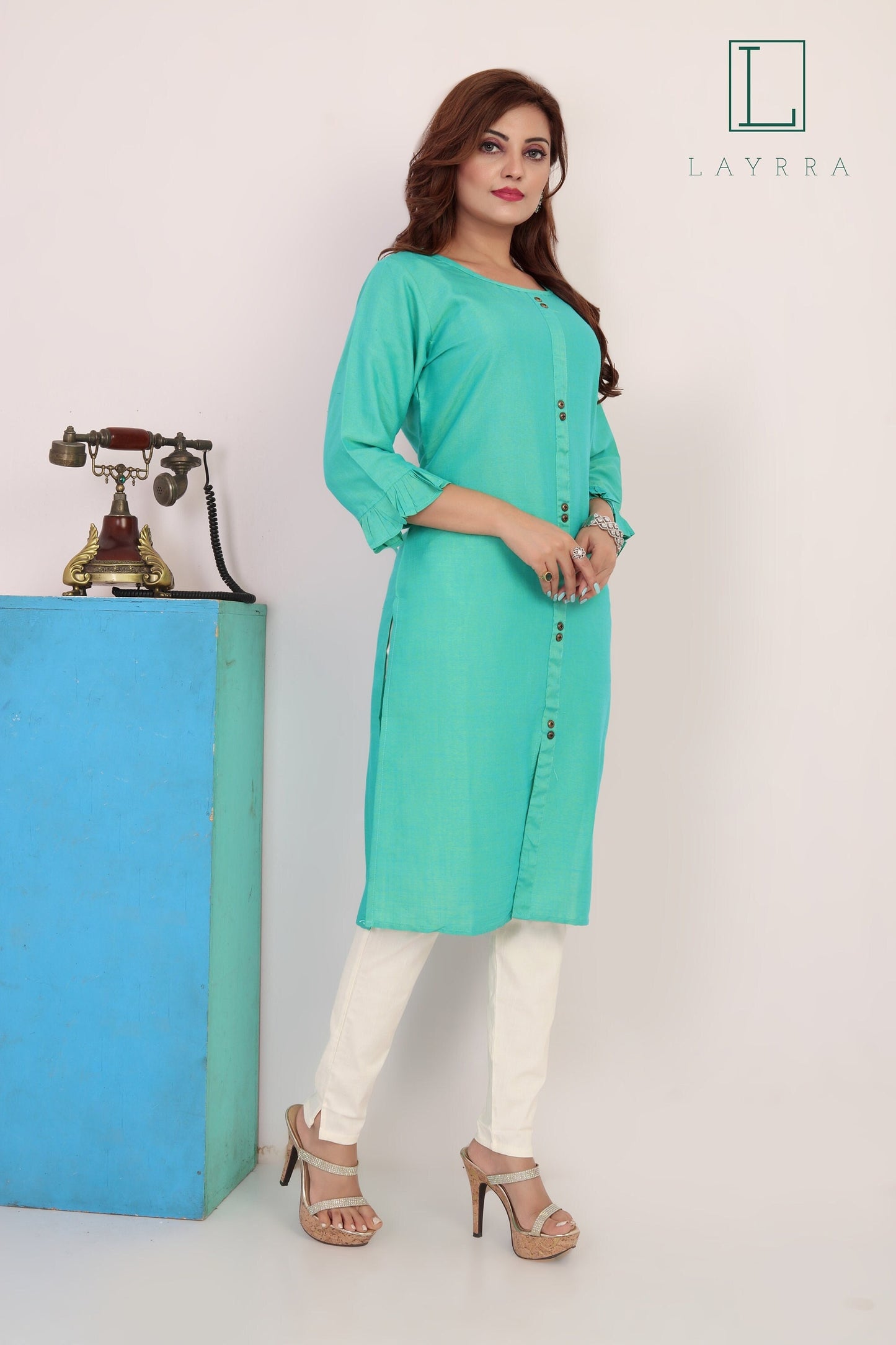 Women Bluish Green Pearlescent Ethnic Plain Kurta with Trousers